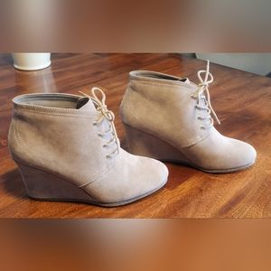 Arizona Co Suede Wedge bootie